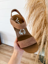 Load image into Gallery viewer, Very G: Devon Sandal