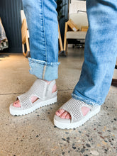 Load image into Gallery viewer, Very G: Amy Sandal