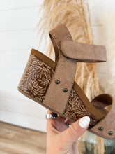 Load image into Gallery viewer, Very G: Devon Sandal