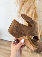 Load image into Gallery viewer, Very G: Wally Wedge Sandal