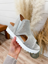 Load image into Gallery viewer, Very G: Amy Sandal