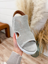 Load image into Gallery viewer, Very G: Amy Sandal