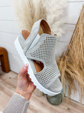 Load image into Gallery viewer, Very G: Amy Sandal