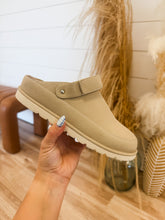 Load image into Gallery viewer, For The Moment Clogs