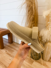 Load image into Gallery viewer, For The Moment Clogs