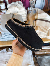 Load image into Gallery viewer, Very G: Georgina Slipper