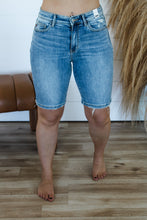Load image into Gallery viewer, PLUS: Judy Blue: Dreaming On Short