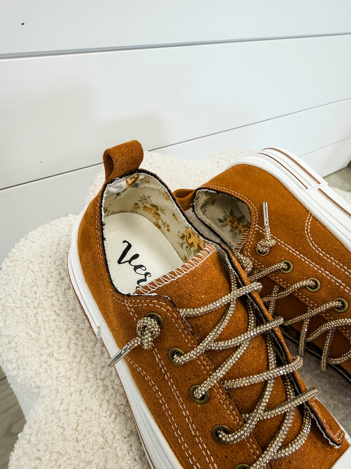Very G: Aman Suede Sneaker