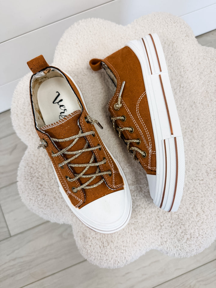 Very G: Aman Suede Sneaker