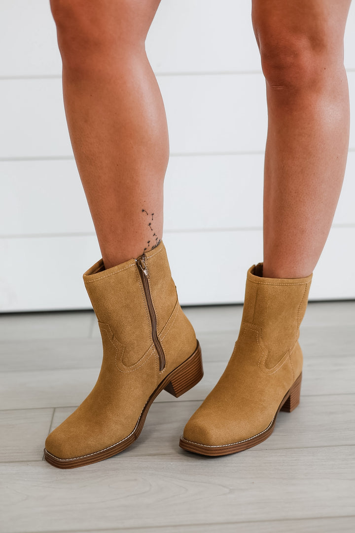 MIA: Dagny Boot