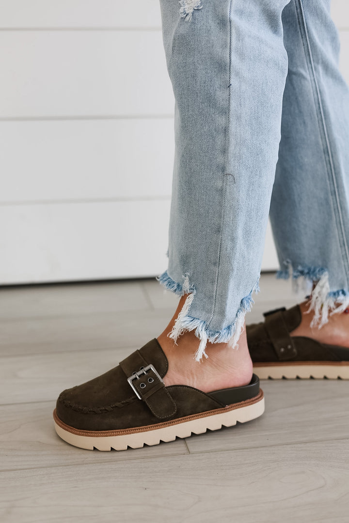 MIA: Zaina Clog