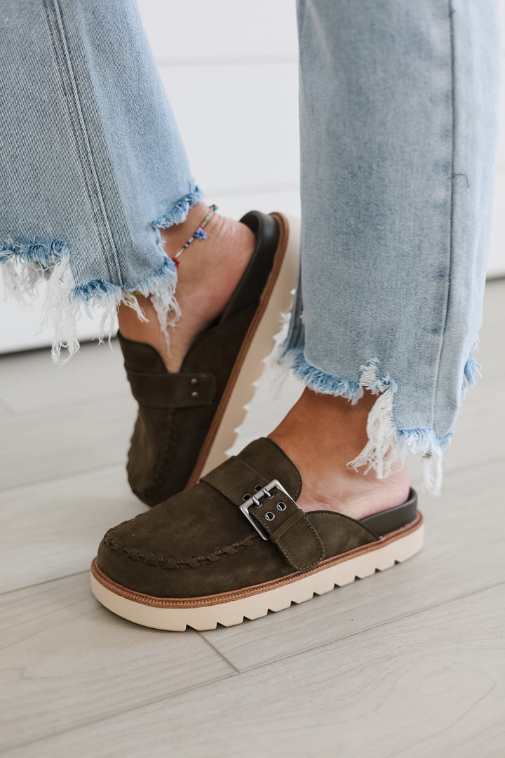 MIA: Zaina Clog