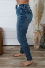 Load image into Gallery viewer, PLUS: Judy Blue: Know My Name Denim
