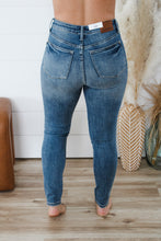 Load image into Gallery viewer, PLUS: Judy Blue: Know My Name Denim
