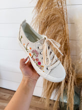 Load image into Gallery viewer, Blowfish: Florally Dreams Sneaker

