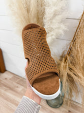 Load image into Gallery viewer, Very G: Amy Sandal
