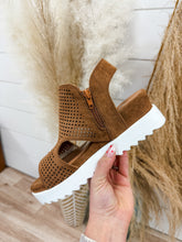 Load image into Gallery viewer, Very G: Amy Sandal
