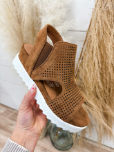 Load image into Gallery viewer, Very G: Amy Sandal
