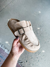 Load image into Gallery viewer, Joia Clog
