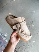 Load image into Gallery viewer, Joia Clog
