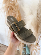 Load image into Gallery viewer, MIA: Just Dreaming Sandal
