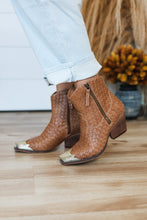 Load image into Gallery viewer, Very G: Jimmy Woven Boot
