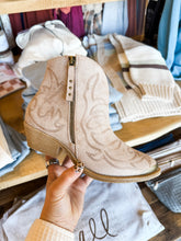 Load image into Gallery viewer, Very G: Tazz Boot
