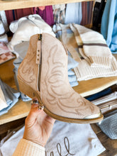 Load image into Gallery viewer, Very G: Tazz Boot
