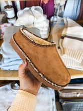 Load image into Gallery viewer, Very G: Georgina Slipper
