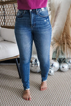 Load image into Gallery viewer, PLUS: Judy Blue: Let&#39;s Connect Denim
