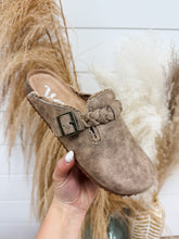Load image into Gallery viewer, Very G: Iris Clog
