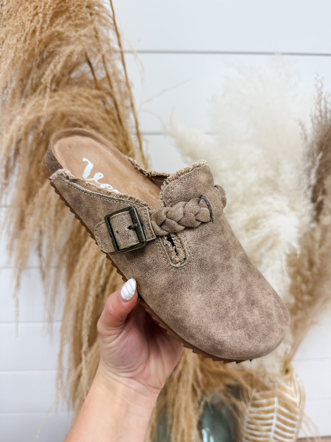 Very G: Iris Clog