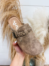 Load image into Gallery viewer, Very G: Iris Clog
