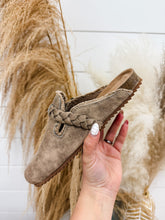 Load image into Gallery viewer, Very G: Iris Clog
