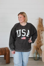 Load image into Gallery viewer, USA Flag Corded Crew
