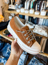 Load image into Gallery viewer, Very G: Aman Corduroy Sneaker
