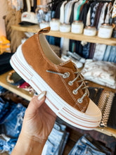 Load image into Gallery viewer, Very G: Aman Corduroy Sneaker
